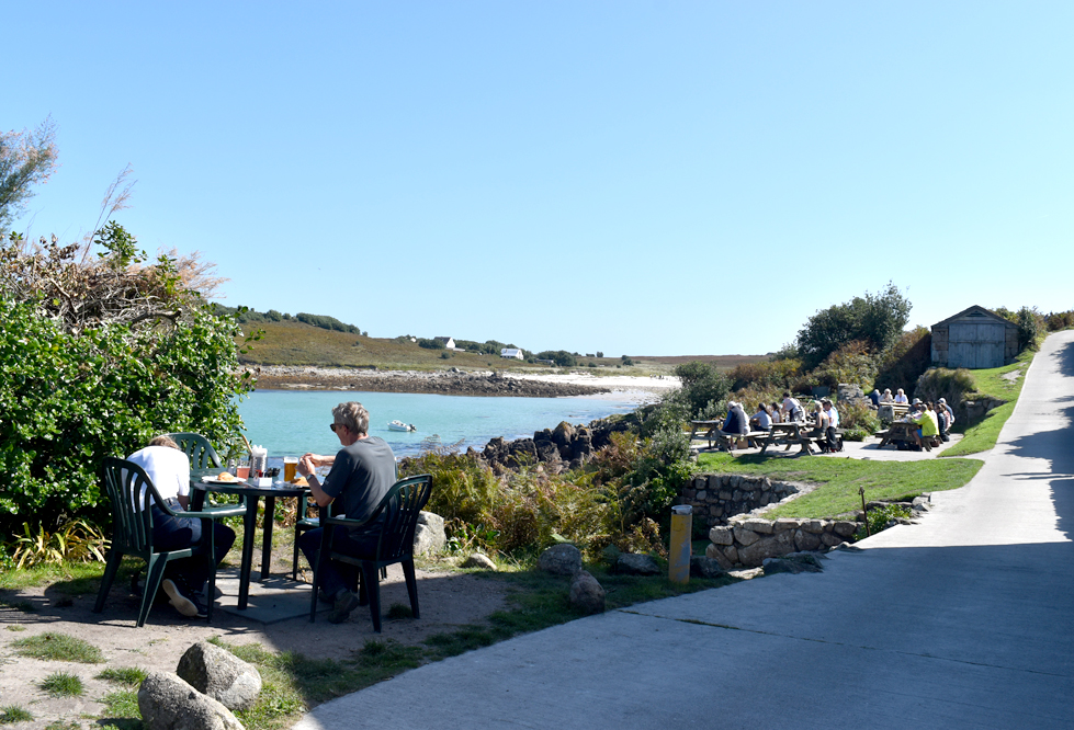 Diners, lunchtime, pub lunch, England, Cornwall, Duchy of Cornwall, Isles of Scilly, St Agnes, UK