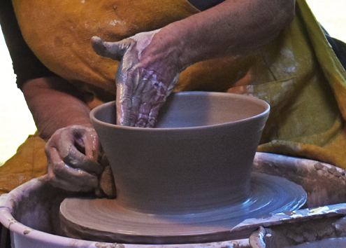 potter at work, working hands, Lou Simonds, artists of scilly, scilly artists
