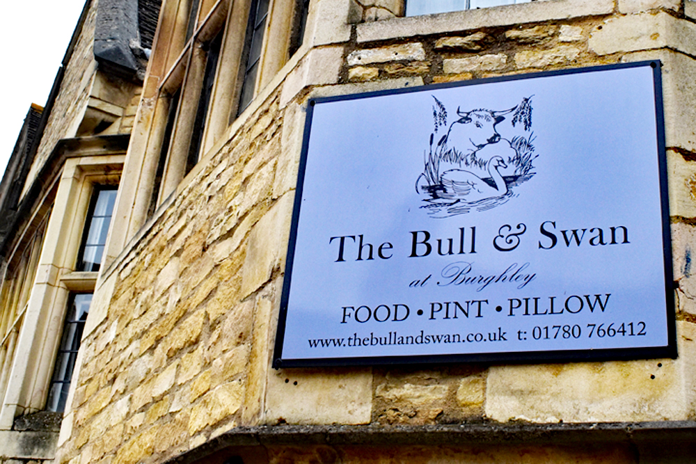 pub signs, England, Stamford, Bull&Swan, Burghley, England