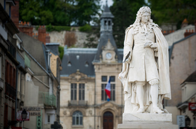 Statue of Jean de la Fontaine in front of Chateau Thierry town hall