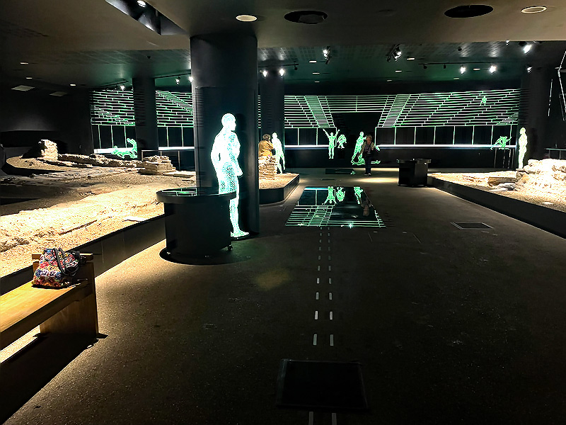 Roman ruins in London with digital amphitheatre projections